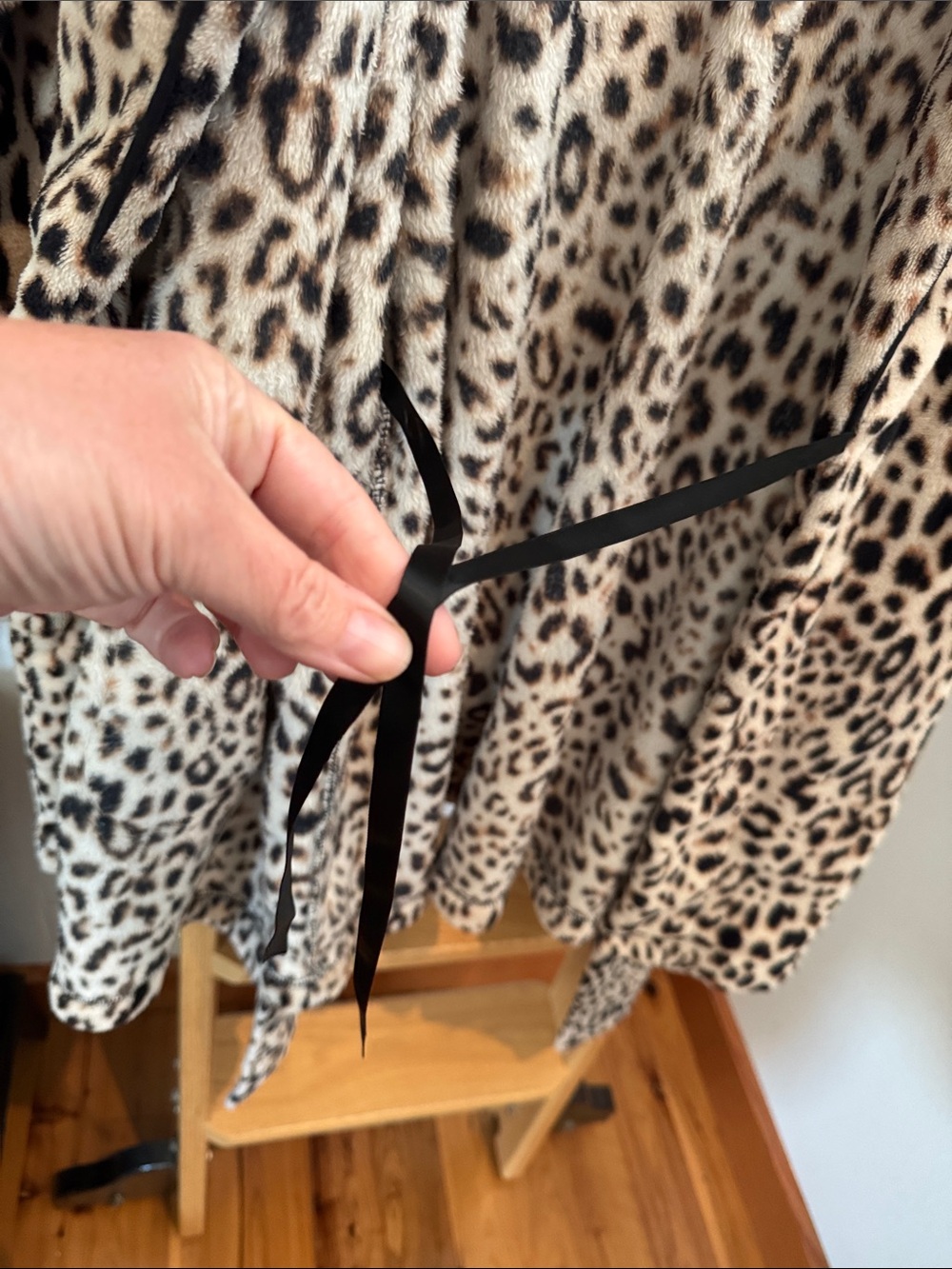 Victoria’s Secret M/L Leopard Print Plush Wrap Robe Cozy Winter Fleece - Picture 8 of 10